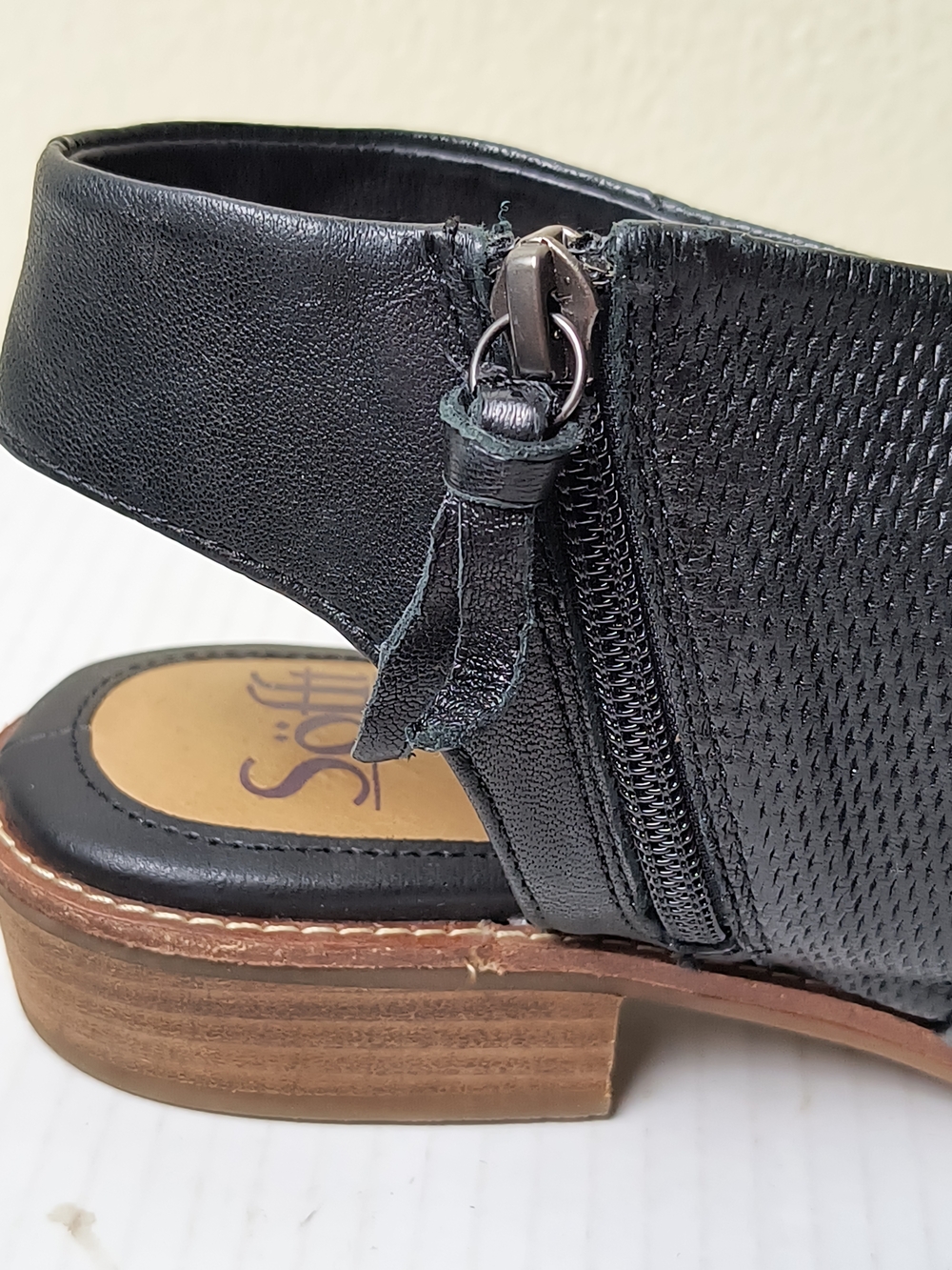 Sofft 7.5M Black Open-Toe Leather Mule Sandals - Picture 9 of 13